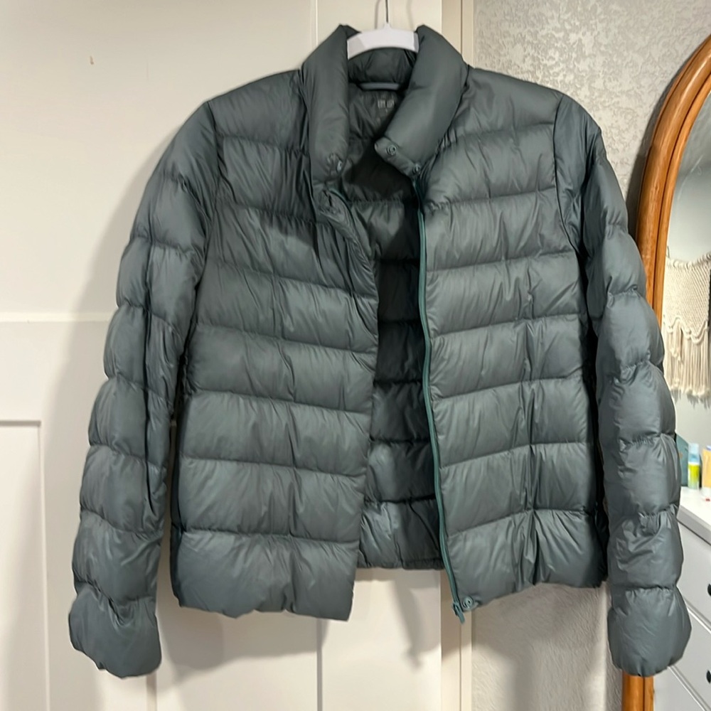Uniqlo ultra light down puffer jacket
